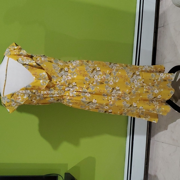 Dress - Picture 4 of 10